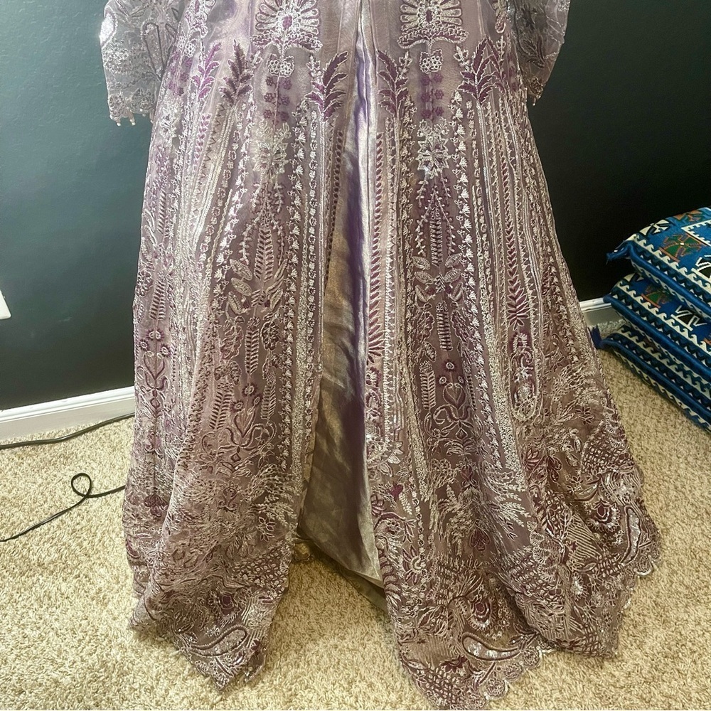 Pakistani Festive Party Wedding wear Purple/ Lilac Size Large 2 piece - Picture 4 of 15